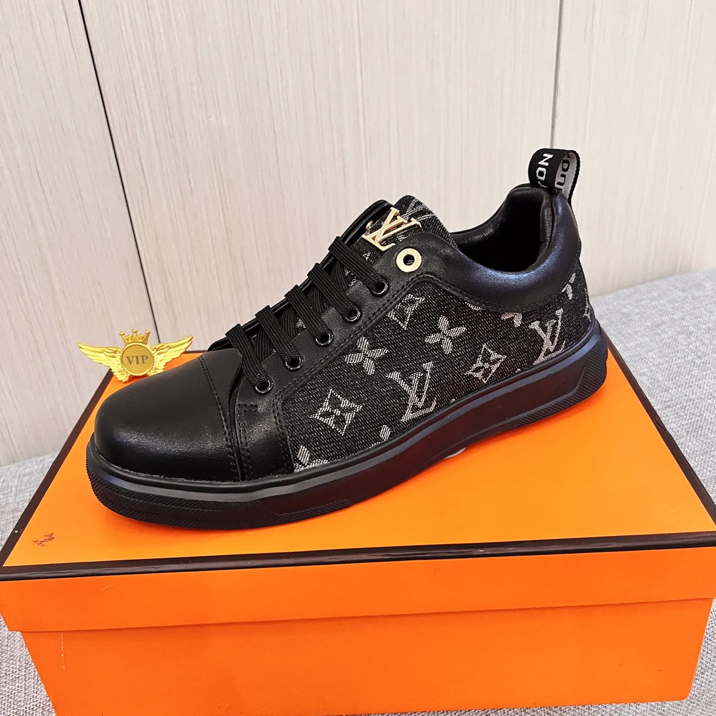 🚘🚘Factory batch 400💰[LV]🔥Louis Vuitton, high-end men's shoes brand, official website 1:1 latest masterpiece: the upper is made of first-layer cowhide imported from Italy with a comfortable and breathable lining➕original non-slip and wear-resistant outsole🔥, making walking more convenient and comfortable! An exclusive new model, a stunning work, a beautiful 1:1 replica [color] compared to the official quality! Create a fashionable personality to set off your uniqueness! A must-have for trendy men! Classic🔥Size: 38-44 Color: 🔥Multiple colors available🔥
